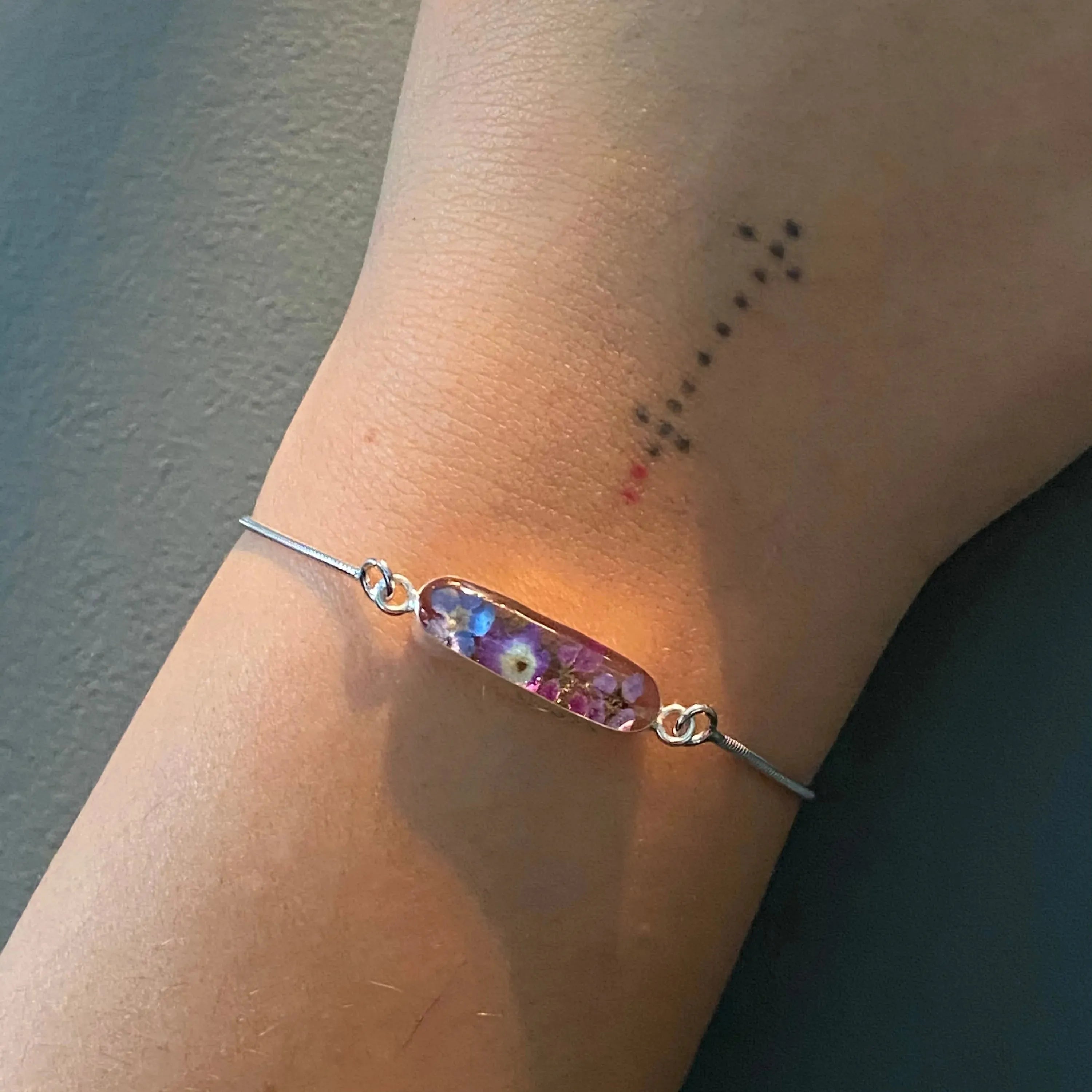 Sterling silver anti tarnish snake bracelet with flower charm - Purple Haze -Oval