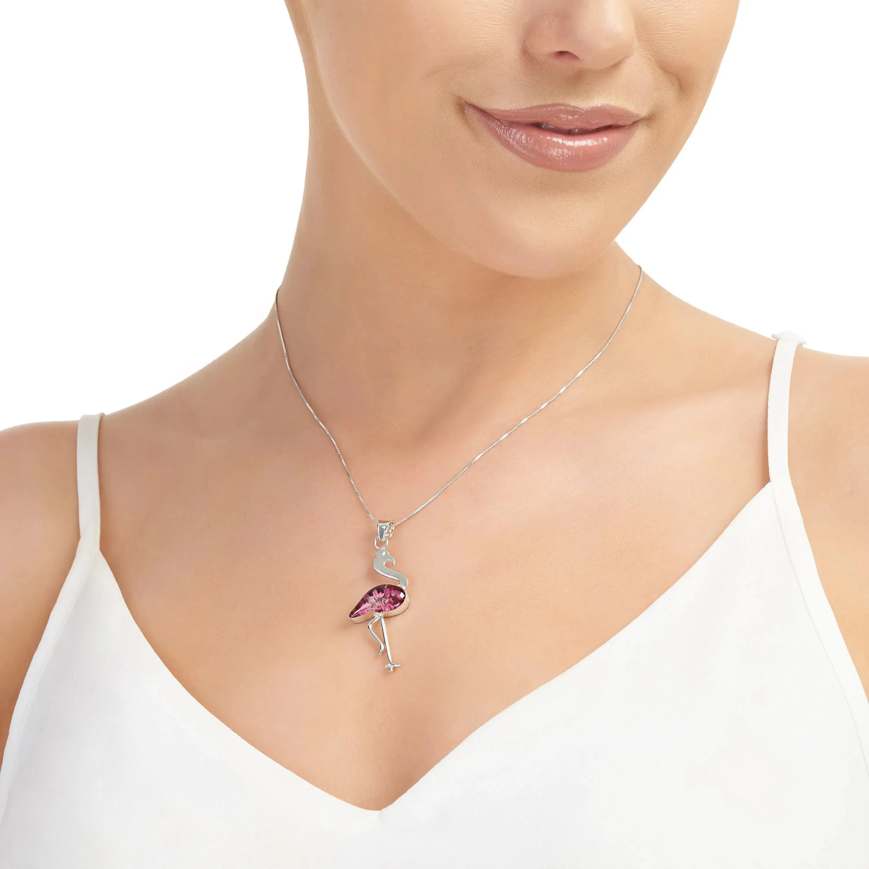 Shrieking Violet® का फ्लेमिंगो नेकलेस, पिंक हीदर के साथ स्टर्लिंग सिल्वर पेंडेंट। असली फूलों के साथ हस्तनिर्मित आभूषण