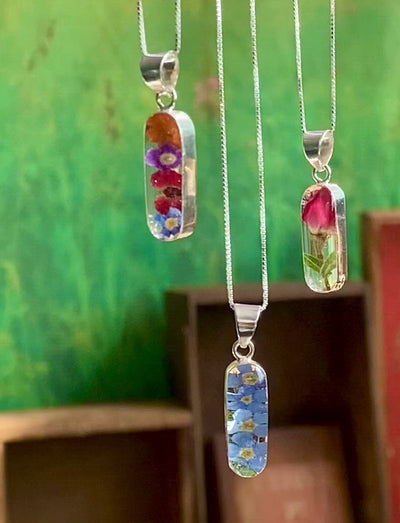 Forget me not necklace 'Leela' pendant. Handmade with real flowers.